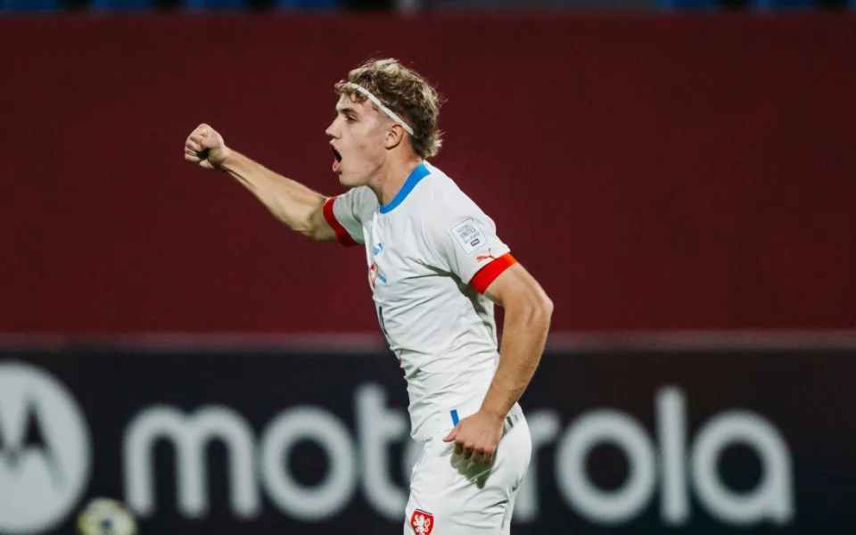 Excelentní Vít Škrkoň. Na světovém šampionátu dal hattrick za sedm minut.