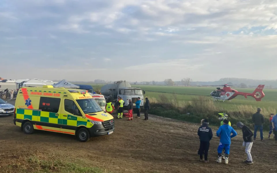 Záchranáři zasahovali u dvou zraněných motokrosařů, jeden z nich byl v ohrožení života