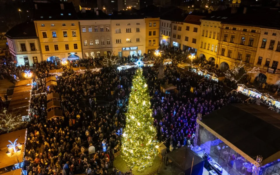 Frýdek-Místek na konci listopadu opět rozsvítí dva vánoční stromy