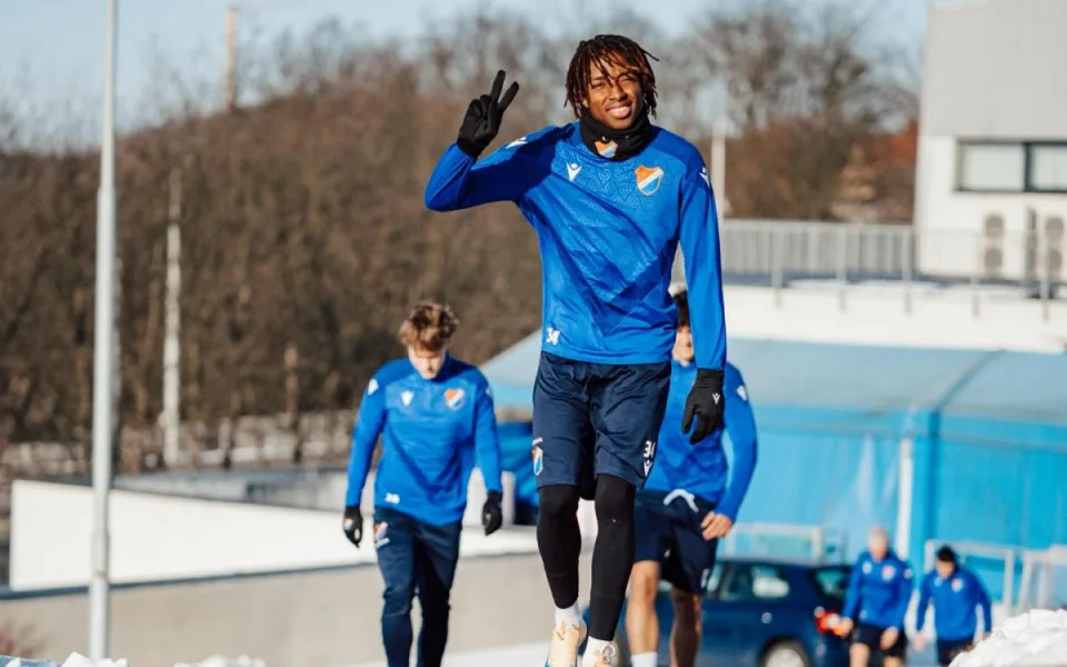 Fotbalisté Ostravy odletěli na soustředění do Turecka bez brankáře Holce.
