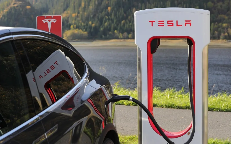 Do ČR se v roce 2025 dovezlo 8,5 tisíce ojetých elektromobilů