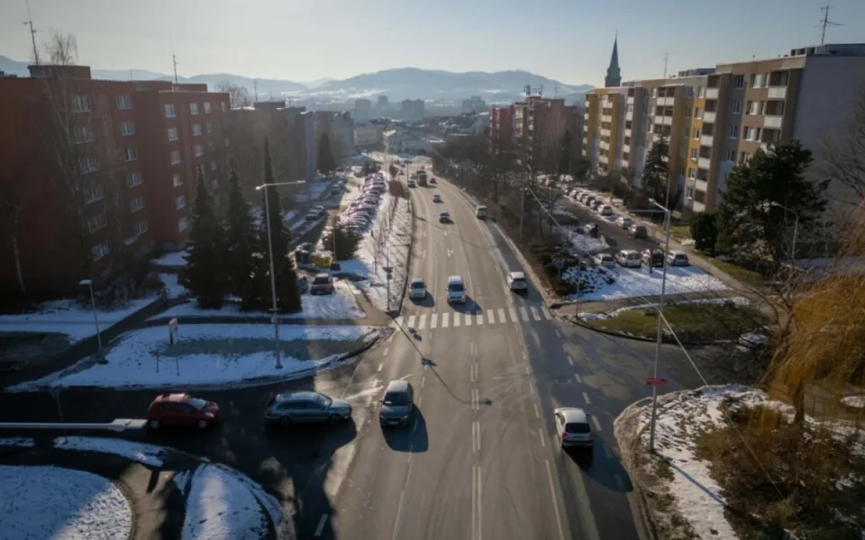 Přechod v ulici Bruzovská, na kterém již bylo sraženo několik chodců.