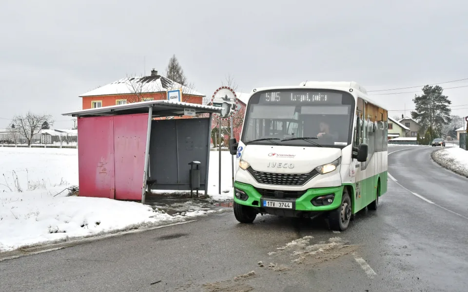 Nehody přiměly Bohumín a Orlovou k akci. Nebezpečné zastávky čeká přesun