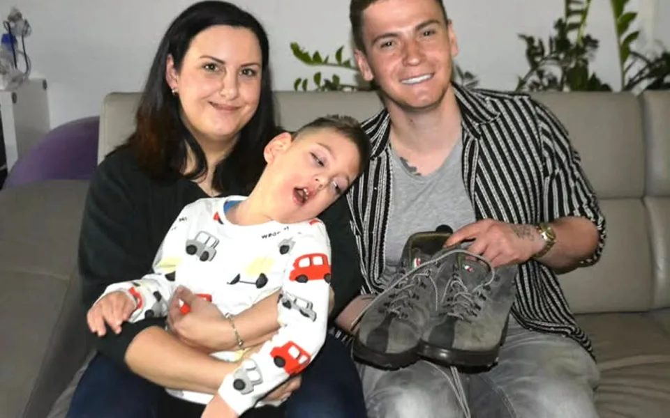 Nico z Třebíče vydražil své boty pro dobrou věc. Nový pár čeká další velká cesta