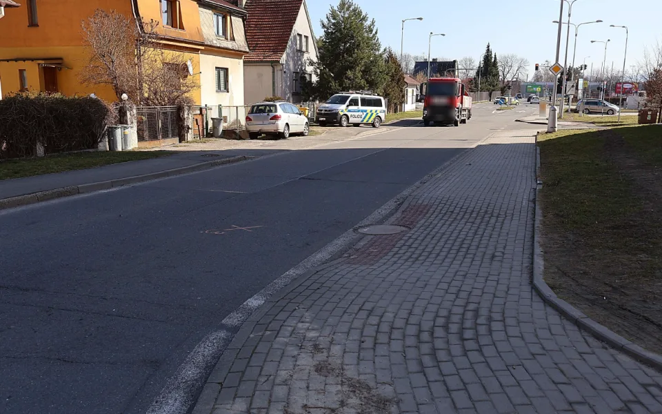 Srazil vozíčkáře a ujel. Policie hledá svědky nehody ve Frýdku-Místku