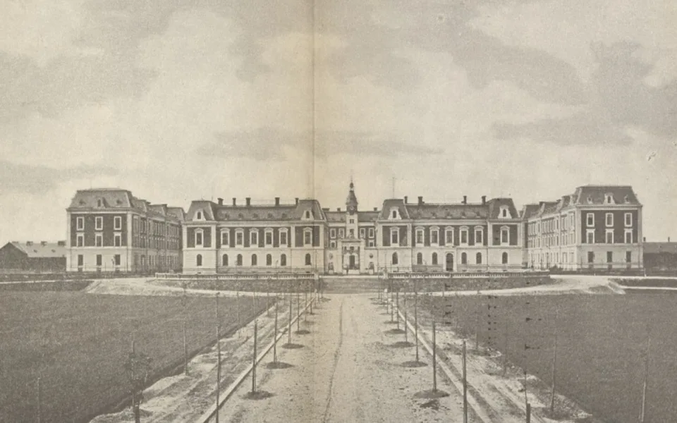 Dukelská kasárna. Největším vojenským objektem v Opavě procházela pohnutá historie 20. století. Foto: Reprodukce z Die Gemeinde Verwaltung der Landeshauptstadt Troppau 1884–1895
