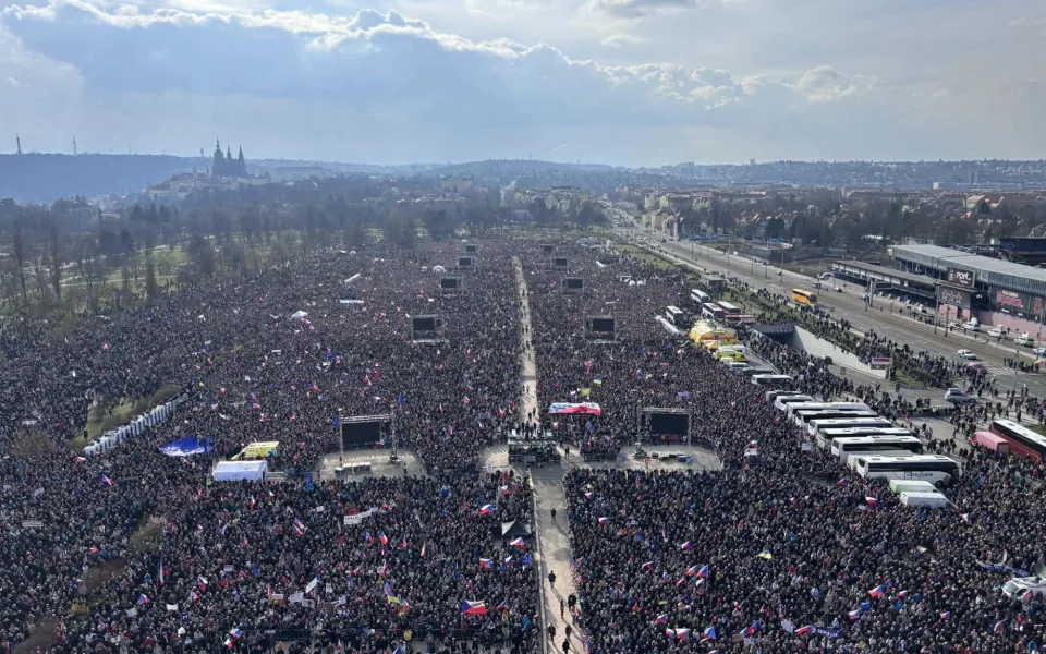 Protivládní demonstrace Milionu chvilek zaplnila Letnou, dorazily desítky tisíc lidí