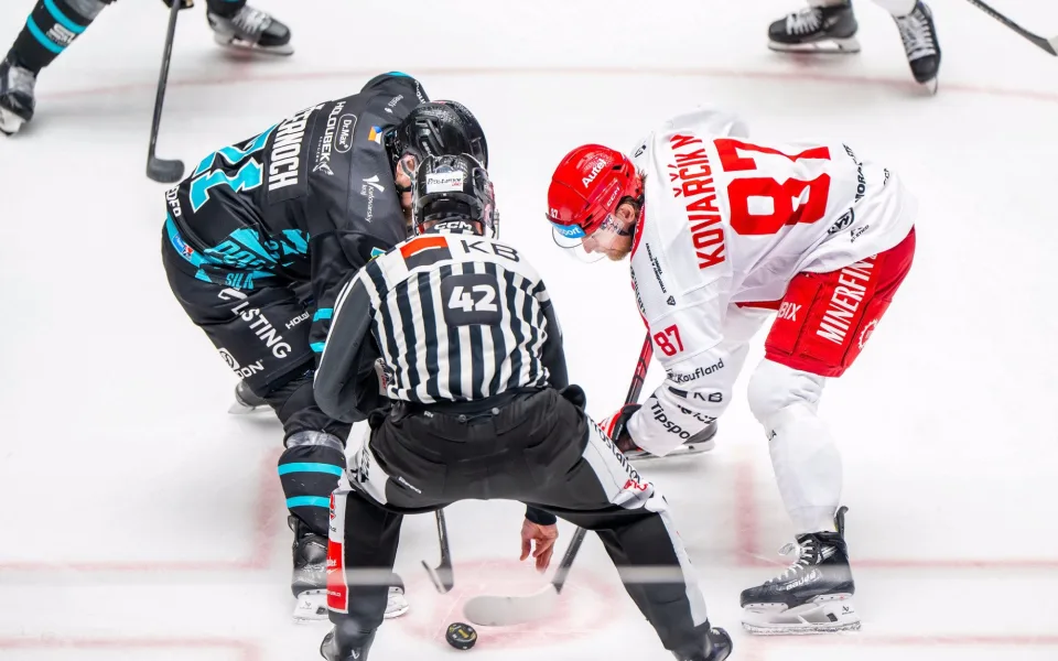 Kovařčík: Naše střídačka gólem na 2:4 ožila a věřili jsme, že otočíme. Foto: HC Oceláři Třinec