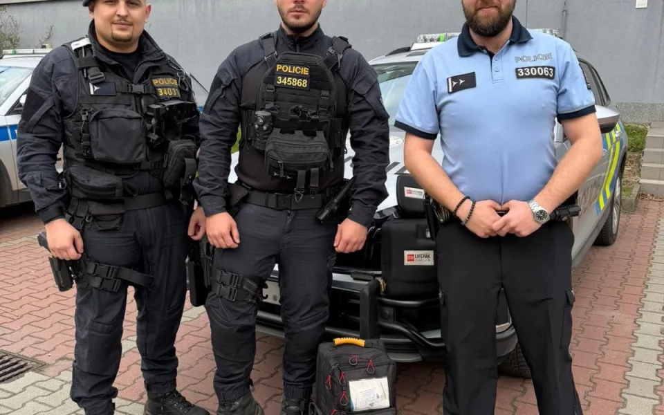 Senior měl infarkt na služebně v Orlové. Policisté mu zachránili život
