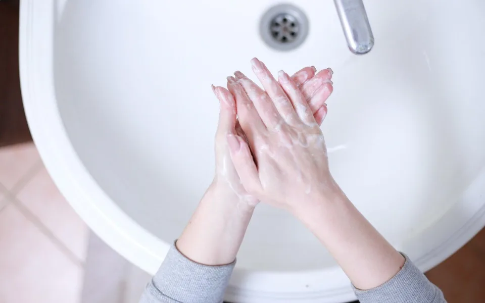 Prevencí před žloutenkou je časté mytí rukou