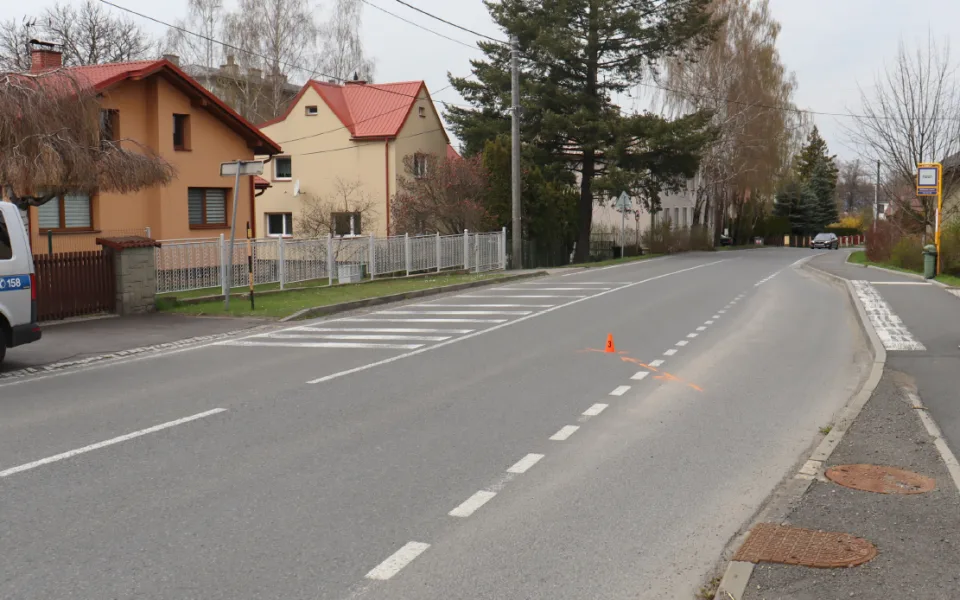 Řidič v Třinci srazil chodce a odjel. Svědky nehody teď hledá policie