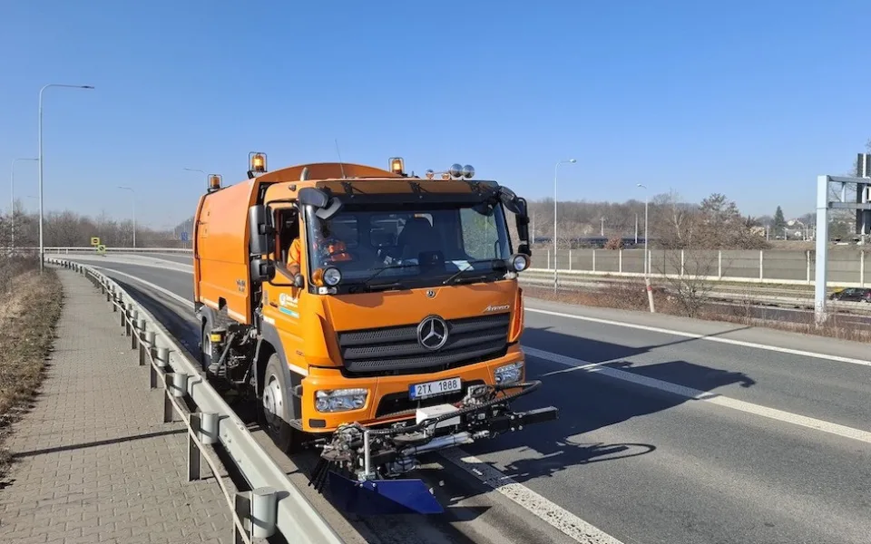 Městská firma zatím z ulic v Ostravě odstranila 587 tun špíny, méně než loni