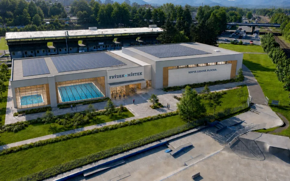 Kluziště i bazén v jednom areálu, Frýdek-Místek představil nový sportovní areál