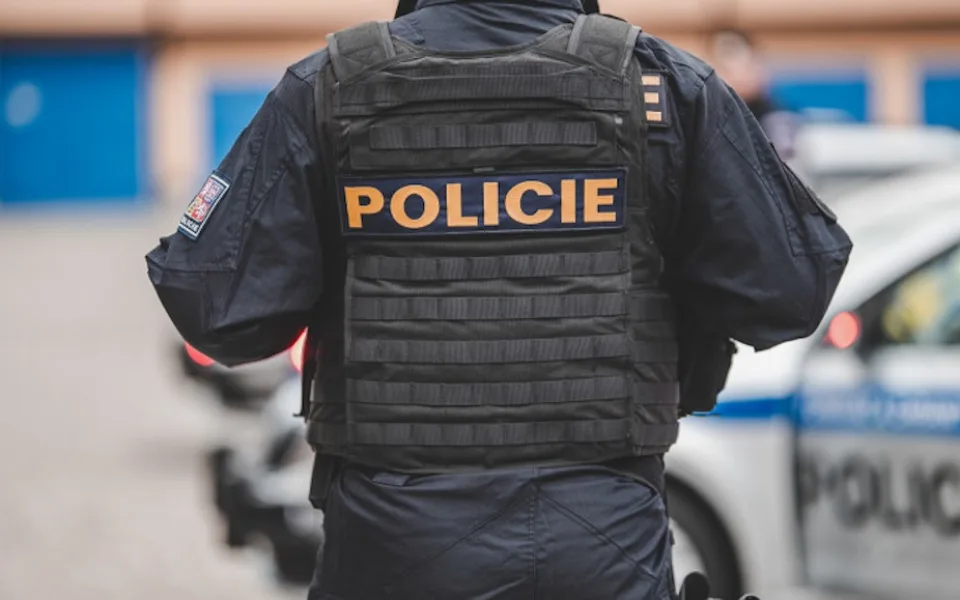 Muž v Krnově napadl a zranil desetiletou školačku. Policie ho dopadla