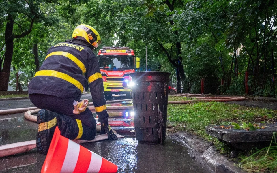 Účet za silné bouřky. Hasiči v kraji vyjížděli k bezmála 120 událostem