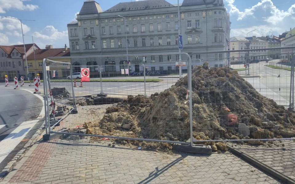 Rekonstrukce semaforů na frekventované křižovatce ve Frýdku-Místku míří do finále