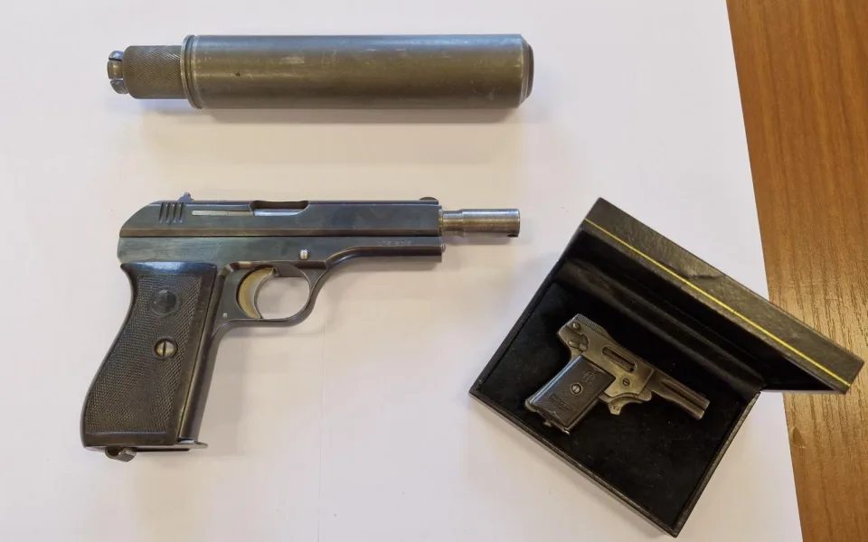 Protitankový kanon nebo nejmenší pistole na světě. Zbraňová amnestie odhalila rarity