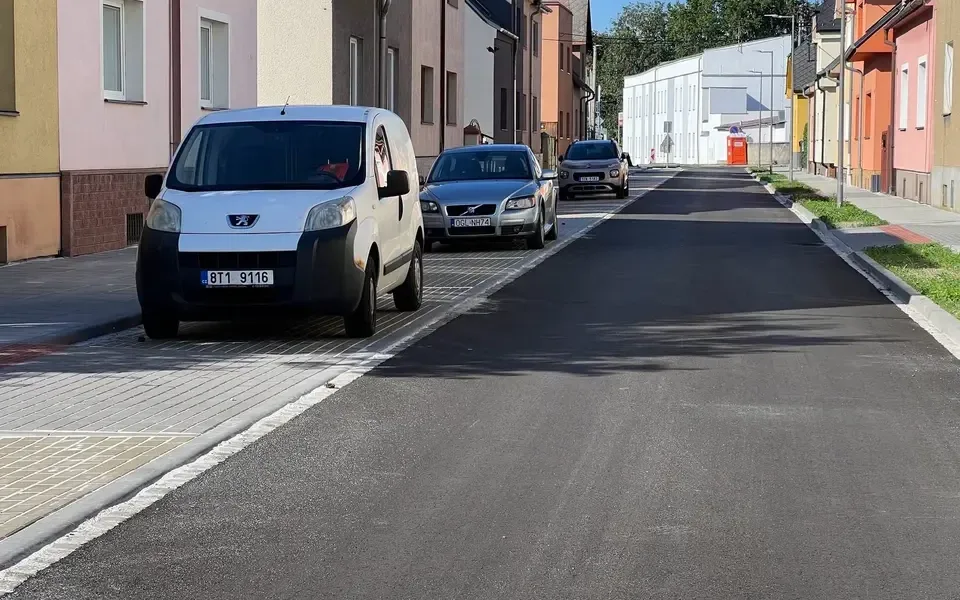 Rekonstrukce skončila. Anenská ulice v Opavě je opět průjezdná