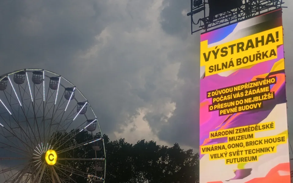 Silný déšť zasáhl Moravskoslezský kraj. Festival Colours of Ostrava pozastavil program