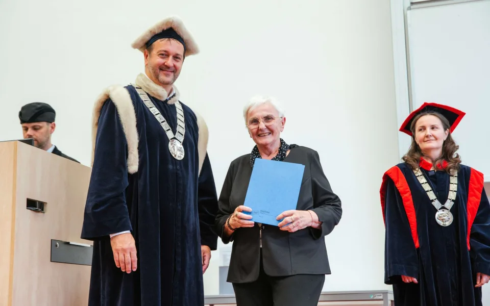 Senioři opět do lavic. Ostravská univerzita láká nové studenty