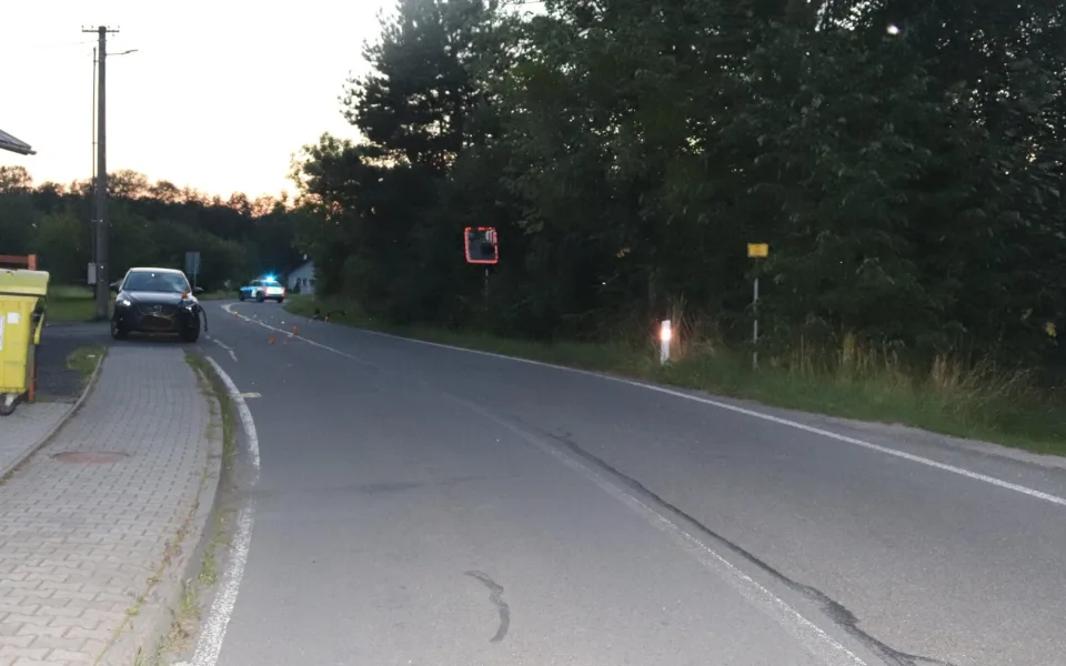 Tragická sobota na silnicích. U Karviné zemřela žena, cyklistu zachraňoval vrtulník