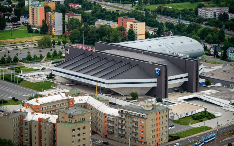 V Ostravar Aréně unikl čpavek. Hasiči evakuovali budovu