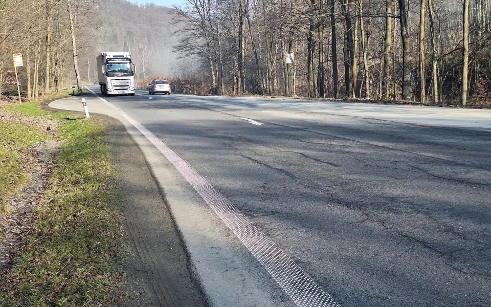 Silnice u Hradce nad Moravicí bude až do října částečně uzavřená, začínají opravy