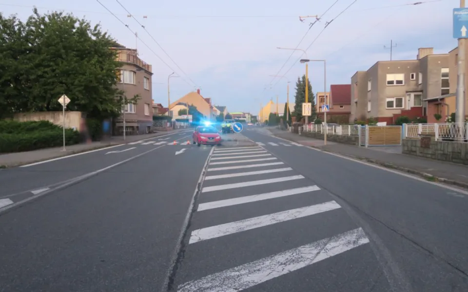 Řidič v Opavě srazil chodkyni. Policie hledá svědky vážné nehody